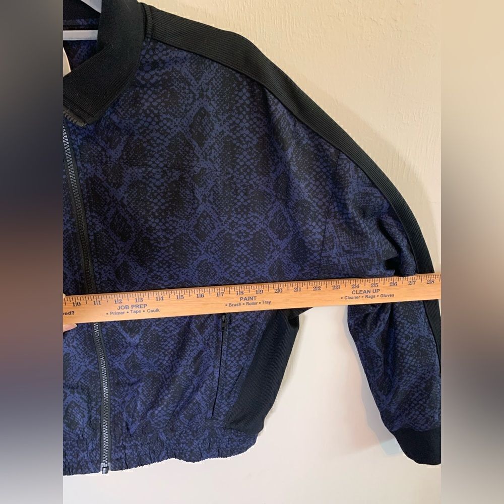 Athleta Brooklyn Bomber‎ Zip Up Jacket Blue Python Size S - Picture 10 of 12